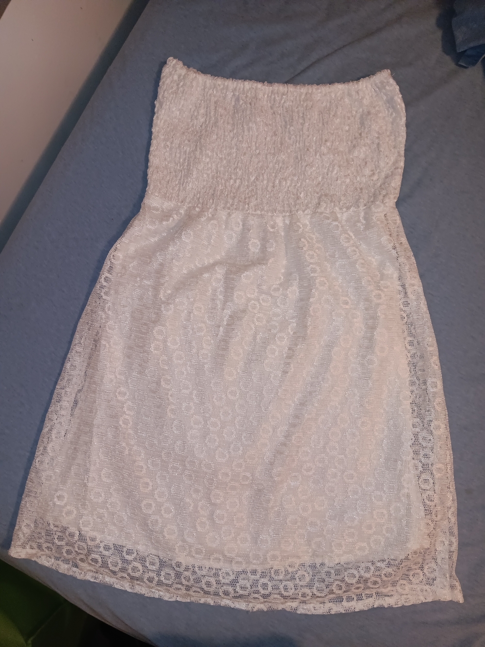 ​Manhattan Blues.  White Lace Strapless Tube Mini Dress Smocked Top Size S